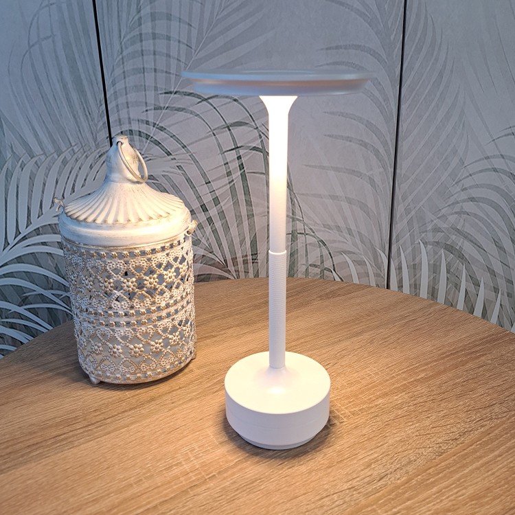 Cod. 3284-Cabled lampe de table en acier peint blanc