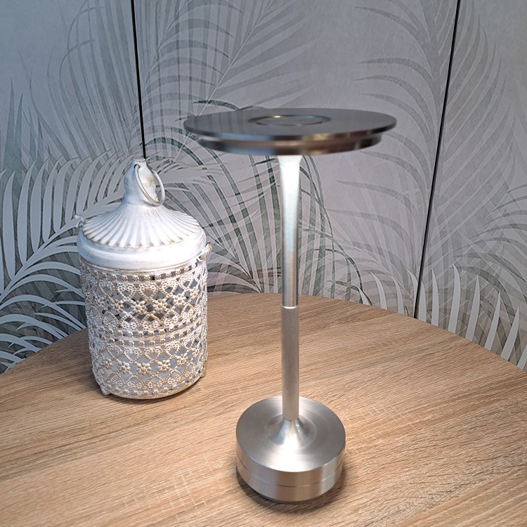 Codice. 3286-Lampa da tavolo senza fili di acciaio verniciato