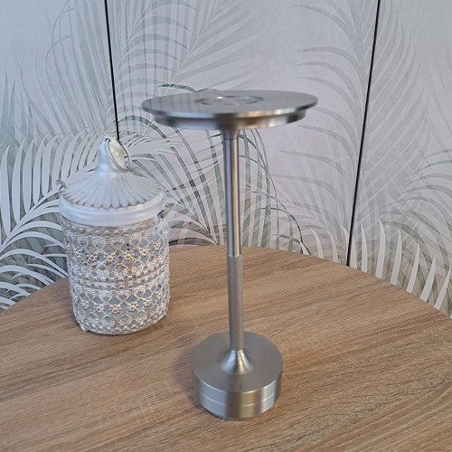 Codice. 3286-Lampa da tavolo senza fili di acciaio verniciato
