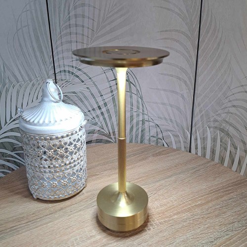 Codice. 3287-Lampa da tavolo senza fili di acciaio verniciato in oro