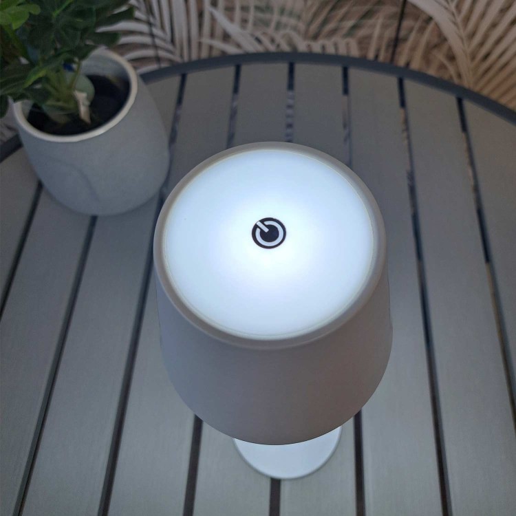 Codice. 3288-Lampa da tavolo senza fili di acciaio bianco