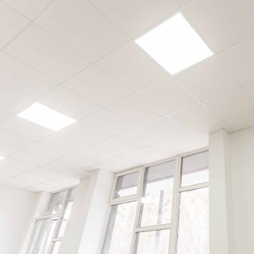 CÓD. 55610 PLAFON LED SUSPENSO EM ALUMÍNIO BRANCO 59,5 X 59,5 CM CÓD. 55610 PLAFON LED SUSPENSO EM ALUMÍNIO BRANCO 59,5 X 59,5 CM