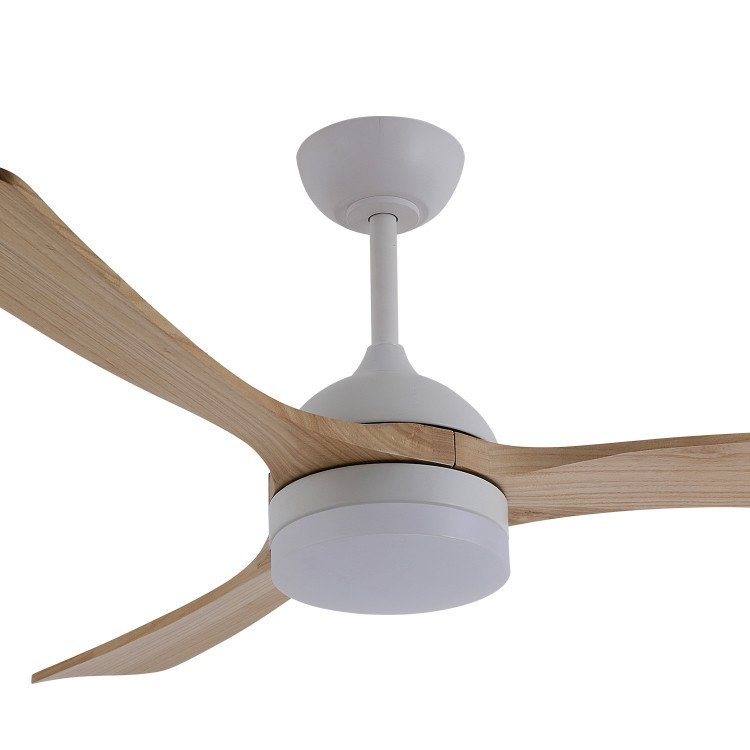 ART.-NR. 7082 LED-DECKENVENTILATOR DC WEISS UND FLÜGEL AUS HELLEM HOLZ 20W Ø132CM